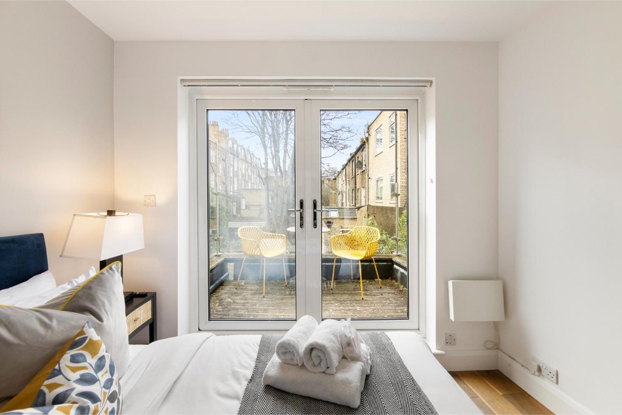 Tranquil Flat With Outdoor Space - Prime Location! Apartment *