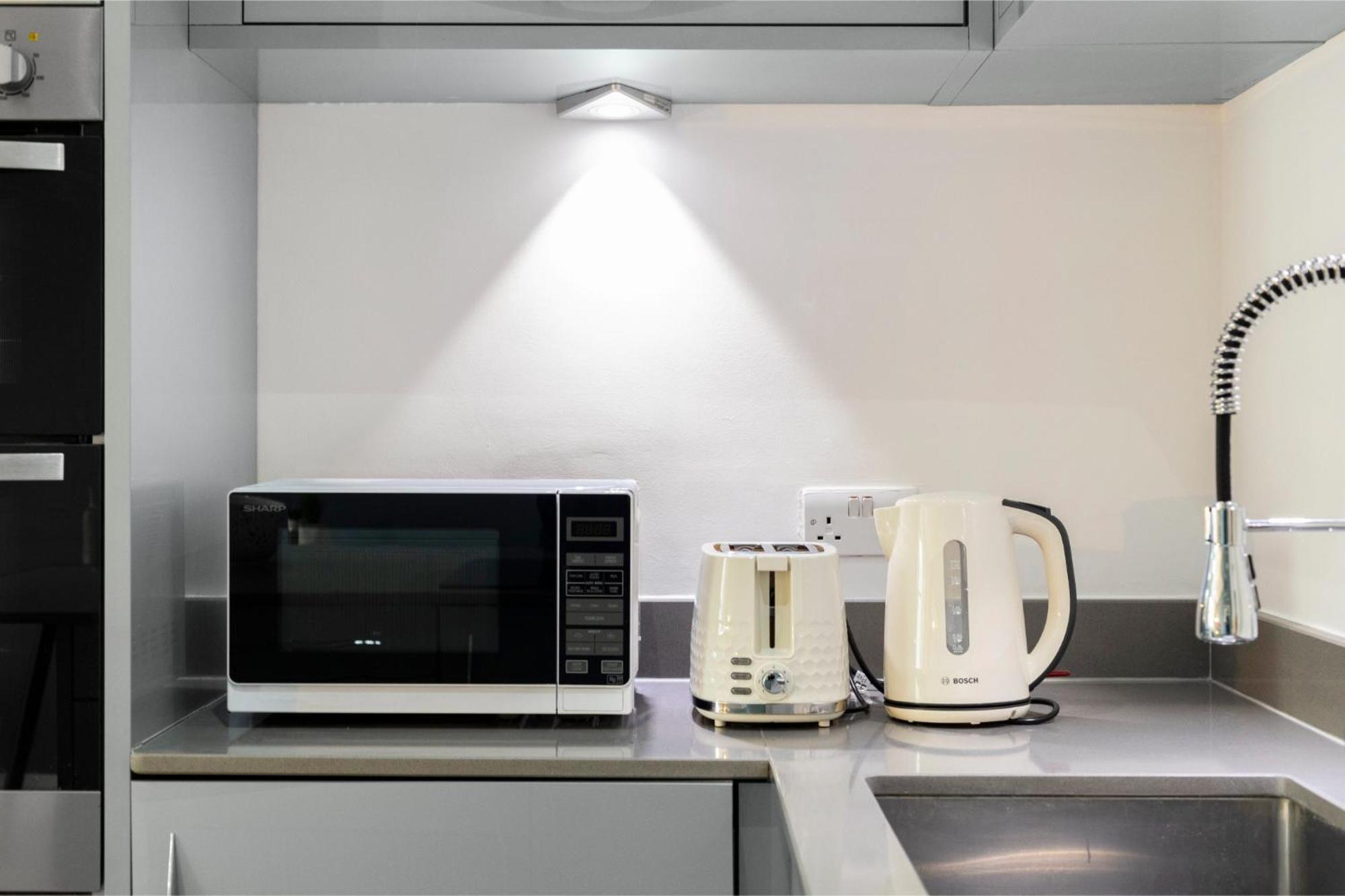 Tranquil Flat With Outdoor Space - Prime Location! Apartment *