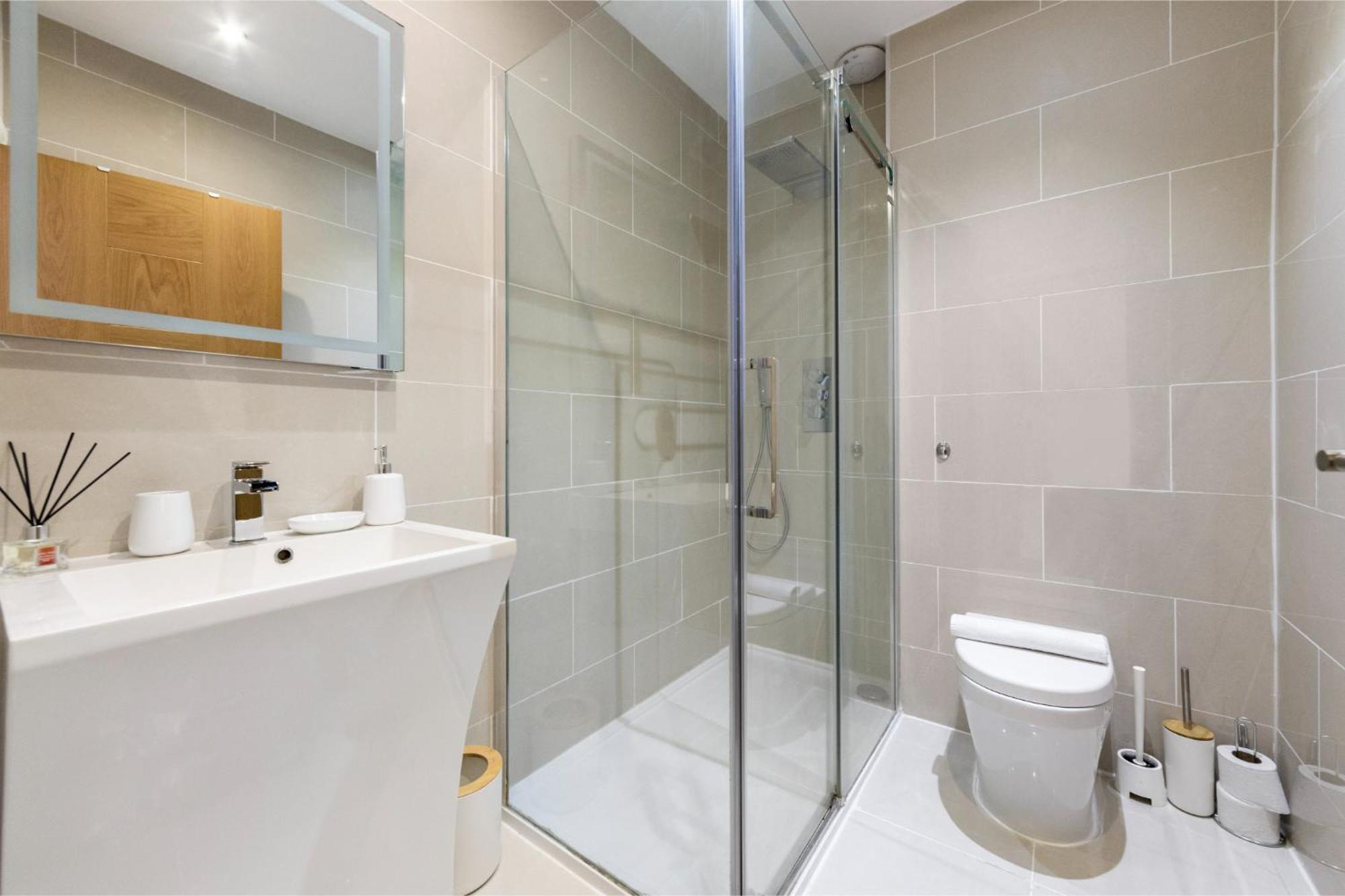 Apartment Tranquil Flat With Outdoor Space - Prime Location! London