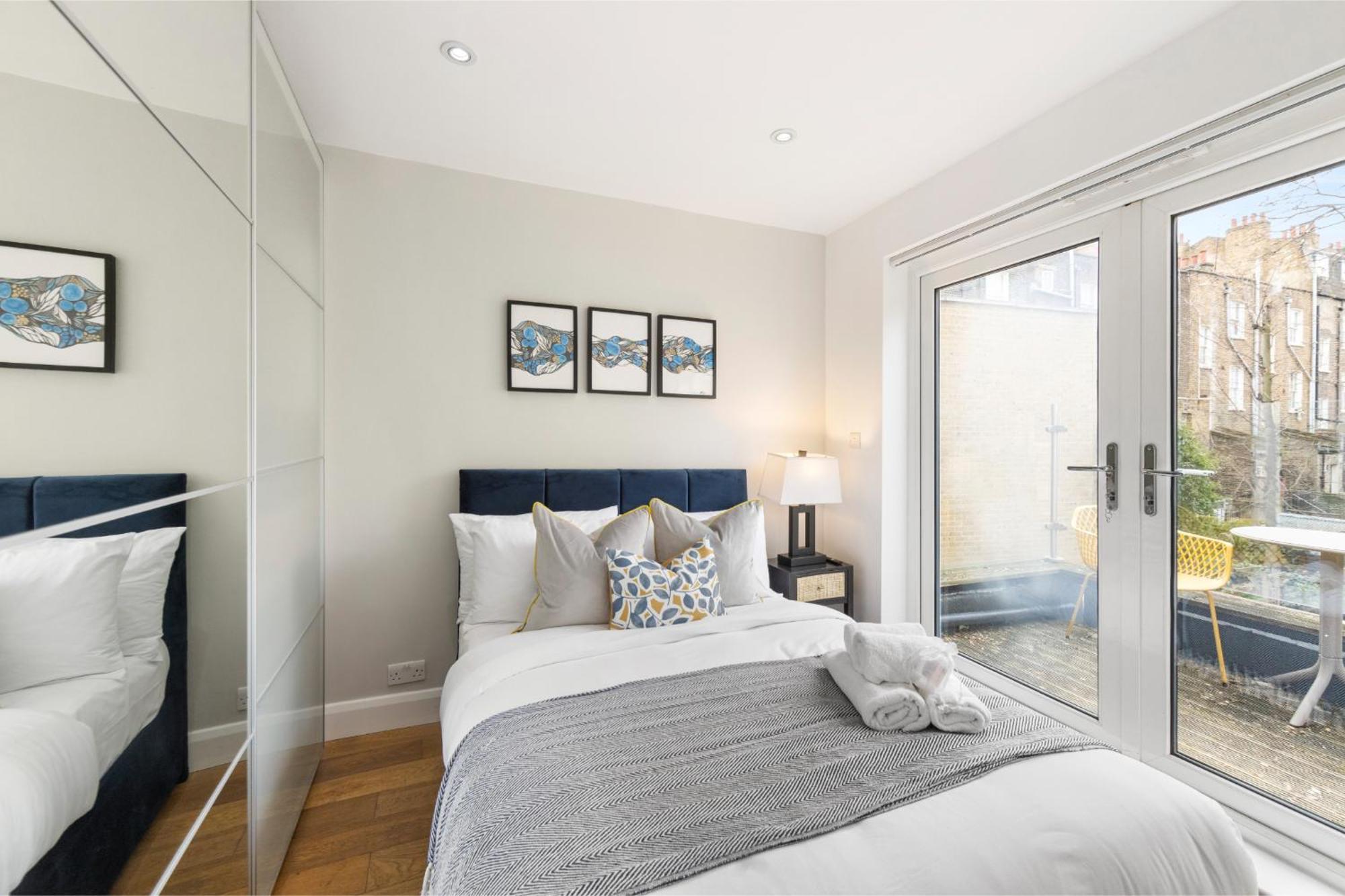 Apartment Tranquil Flat With Outdoor Space - Prime Location!